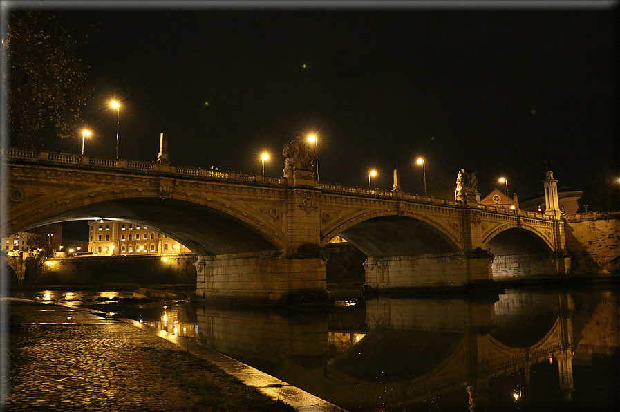 foto Roma di Notte